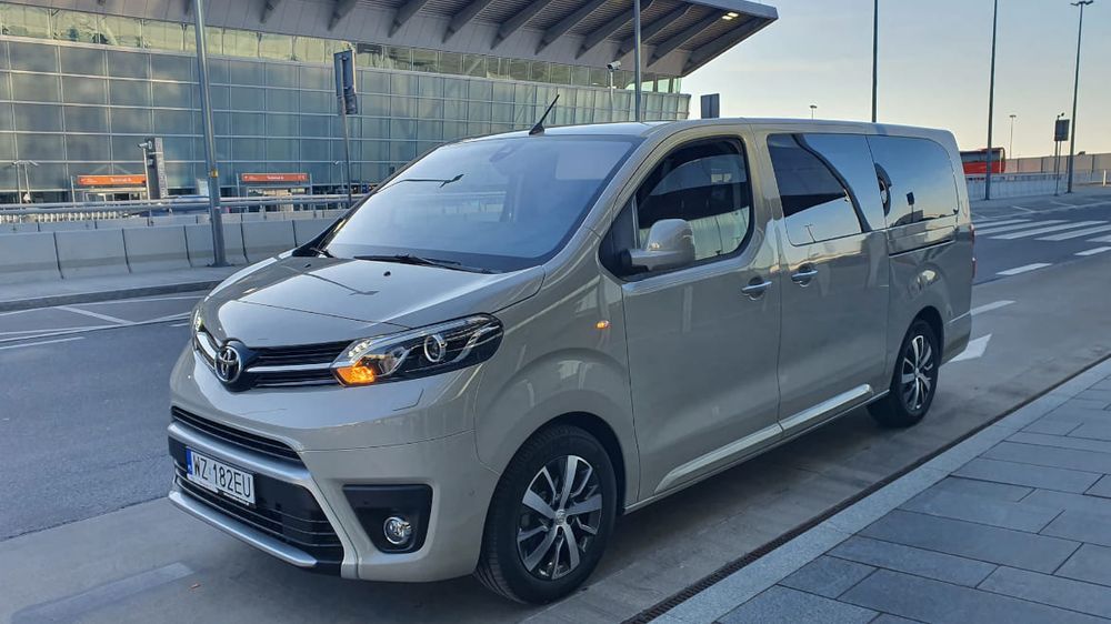 Affordable car hire in Warsaw for student discounts